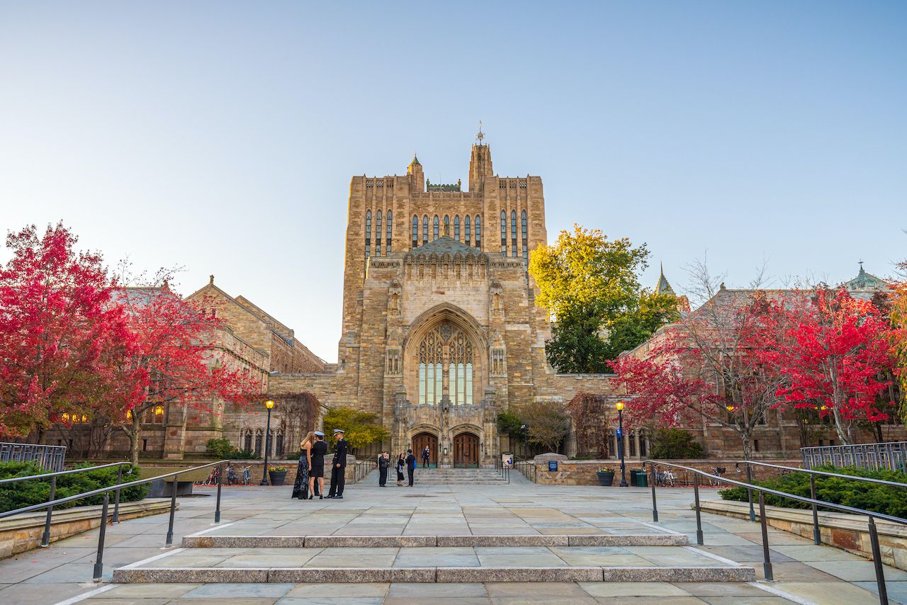 sterling_memorial_library